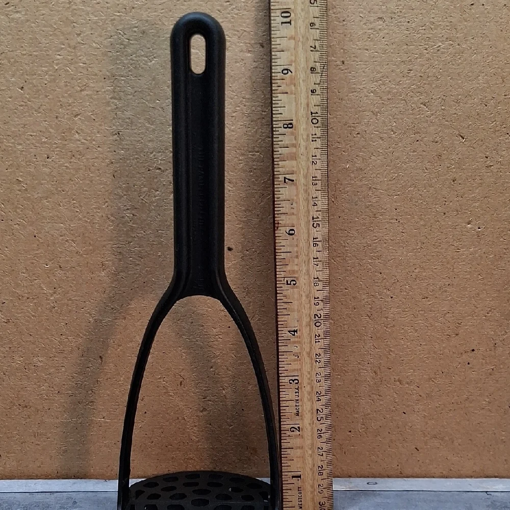 Pampered Chef Black Nylon Potato-Bean-Vegetable-Fruit Masher Utensil